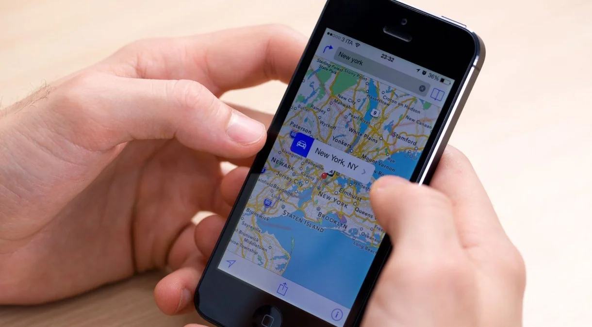 Veja como rastrear um celular perdido ou roubado usando Google Maps | CNN Brasil