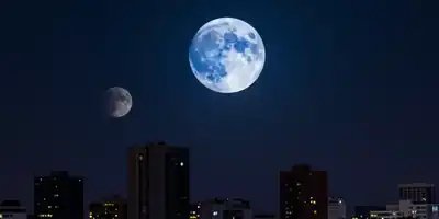 Lua Azul e Microlua: O Fenômeno Raro de 2026 que Transforma o Céu Brasileiro