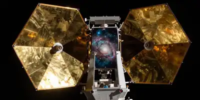 Uma Máquina do Tempo no Cosmos: James Webb Revela Segredos de Galáxias de Há 4,4 Bilhões de Anos