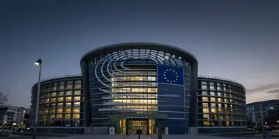 Parlamento Europeu intensifica controle sobre algoritmos de redes sociais e IA: debate sobre liberdade de expressão na era digital