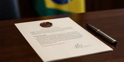 Lula Assina Decretos Históricos: Novas Regras de Moderação e Proteção de Mulheres Entram em Vigor no Brasil