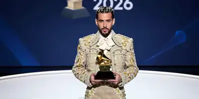 Bad Bunny Quebra Barreiras no Grammy 2026: Álbum em Espanhol Leva Prêmio Máximo!