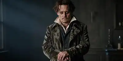 Johnny Depp mergulha no passado sombrio de Scrooge em nova e sombria releitura natalina