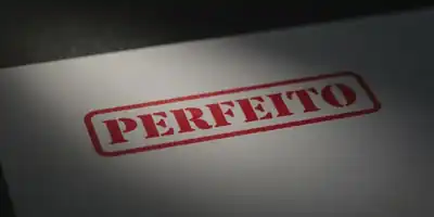 Modelo de Revisão Perfeita: Um Estudo de Caso de Edição Precisa e Restrita