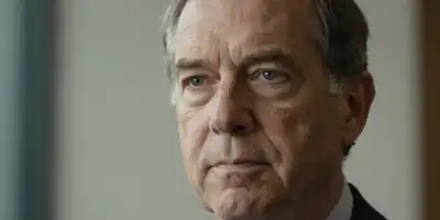 Larry Fink da BlackRock alerta: capitalismo global se fragmenta e IA agrava desigualdade de riqueza