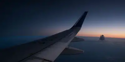 Do céu para a Lua: passageiros de aviões comerciais registram o lançamento histórico da missão Artemis 2