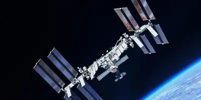 Nave da SpaceX reajusta órbita da Estação Espacial Internacional