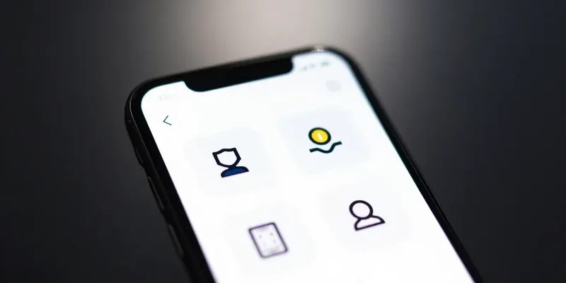 Microsoft lança Copilot Cowork com IA multi-modelo e compara respostas GPT e Claude