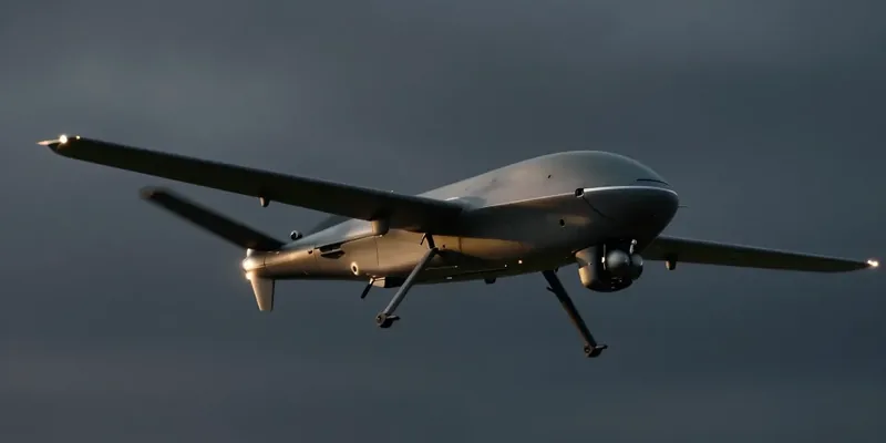 FAB e DECEA desmentem OVNI: luzes no céu do Paraná são drones e artefatos digitais