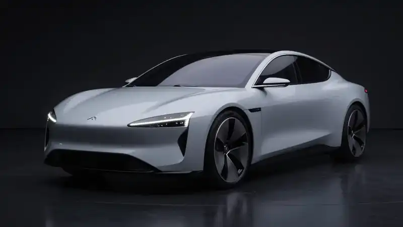 Ferrari Luce: O Minimalismo de Jony Ive Desafia a Identidade da Marca no Primeiro Elétrico